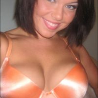 Webcam sexy Capucine, 22 ans, brunette coquine